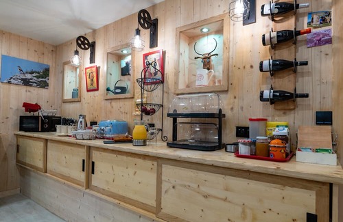 Vassieux-en-Vercors Apartamento | Room 'Les Carlines 3' with Mountain View, Shared Terrace and Wi-Fi