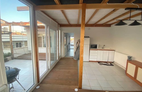 Akcay Apartamento | 3-bedroom roof top in charming Akçay with fitness room, AC and pool