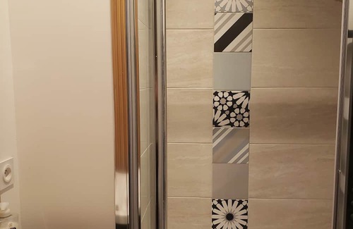 Chambery Cama Y Desayuno | Room with independent access and kitchenette