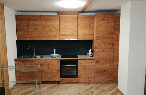 Isolaccia Apartamento | Apartment 'Appartamento Via Livigno' with Mountain View, Balcony and Wi-Fi