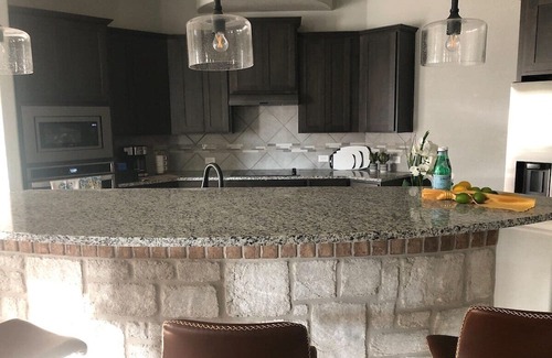 Medina Valley Casa | 4722 Modern Comforts in San Antonio