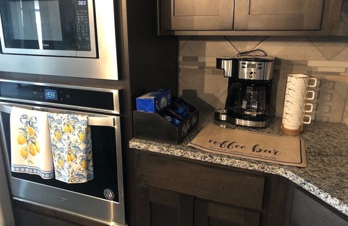 Medina Valley Casa | 4722 Modern Comforts in San Antonio