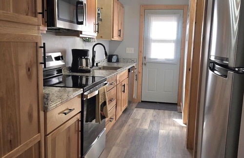 La Cygne Cabina | Enjoy our new cabin at Linn Valley Lakes Kansas. Gated community for safety.