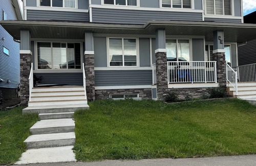 Southeast Calgary Casa | Adorable 2 bedroom basement with private parking