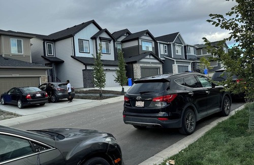 Southeast Calgary Casa | Adorable 2 bedroom basement with private parking