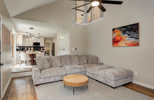 Maxwell Casa | Modernhome |King-Bed |FirePit |Sleeps 12| Large Groups