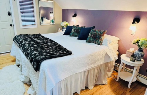 Fairbanks Otro | Relax on this sweet little farm & enjoy Northern Lights from the deck!