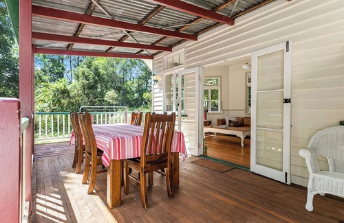 Pinbarren Cabaña | Reconnect with the earth and each other in this private 1920’s haven.