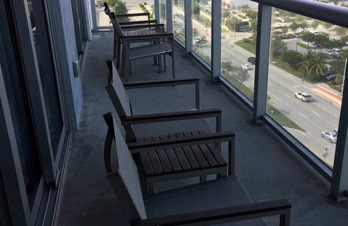 Hallandale Beach Apartamento | BeachWalk Condo with Beach Club, 1bed 1bath