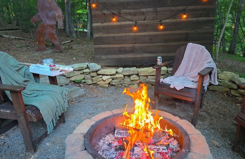 Ellijay Cabina | Serene Ellijay Cabin w/Hot Tub, Firepit, and Sauna