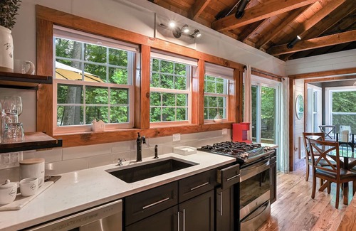 Canton Cabina | RiverRocks Cabin among the Trees. Private Riverfront Rustic/HotTub