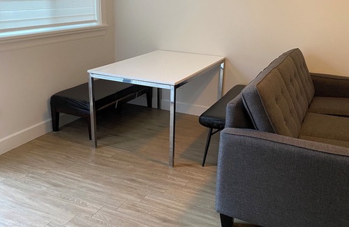 East Newton North Casa | Spacious 3-bedroom Suite in fabulous Surrey Wi-Fi, EV Charging, Basketball Court