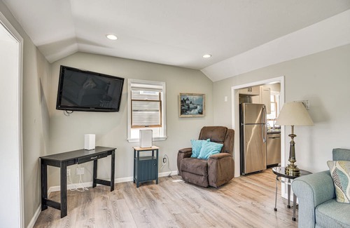 White Island Shores Cabaña | Cottage on Private Pond w/ Beach in Wareham