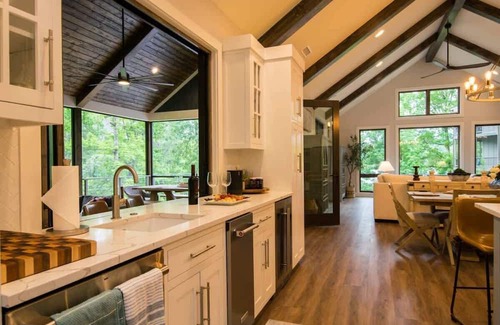Lake Lure Casa | Relaxing Lake Retreat~EV Charger~Sleeps 15