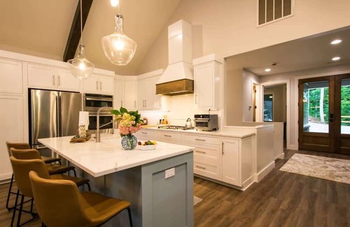 Lake Lure Casa | Relaxing Lake Retreat~EV Charger~Sleeps 15