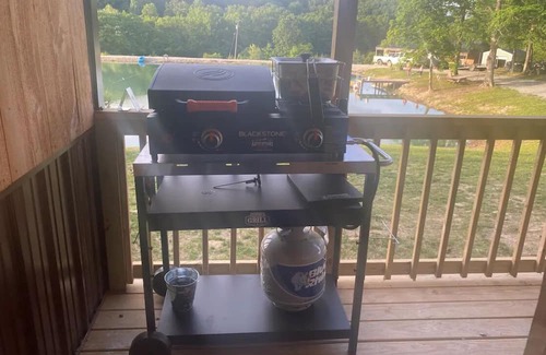 Wallingford Casa | Lazy Lake Cabin 1! Pet Friendly