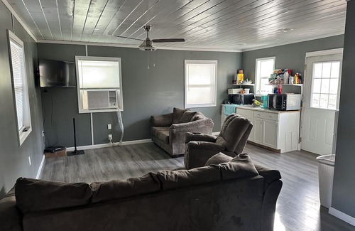 Wallingford Casa | Lazy Lake Cabin 1! Pet Friendly