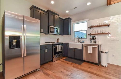 Fairview Casa | Asheville Mountain Retreat with Incredible Views!