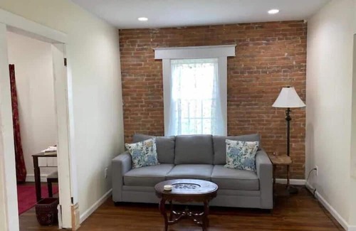 Hillsboro Casa | Spacious modernized historic home located in downtown Hillsboro.