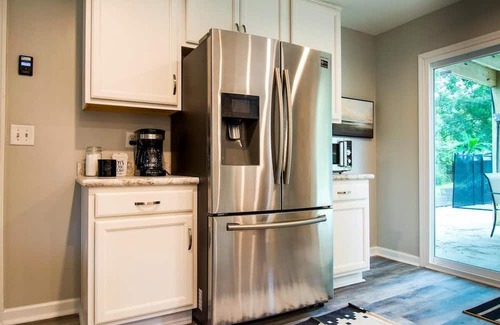 North Charleston Casa | The Landing Spot: Pool + Ping-Pong + Mod Style!