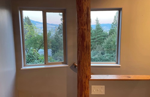 Skidmore Academy Historic District Casa | Monthly Rental Circular House blocks to Downtown & Oregon Shakespeare Festival