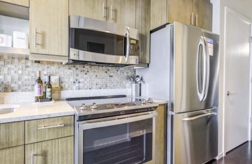 Belltown Condominio | Modern Luxury Living: 2BR Condo at Via 6