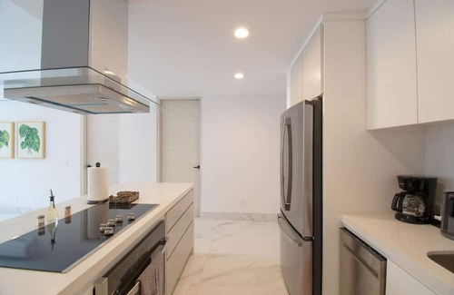 El Tezal Apartamento | 2BR Gem: City & Beach