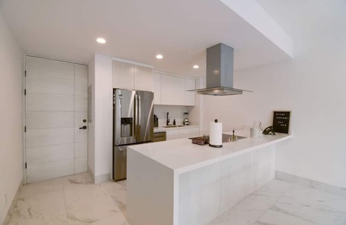 El Tezal Apartamento | 2BR Gem: City & Beach