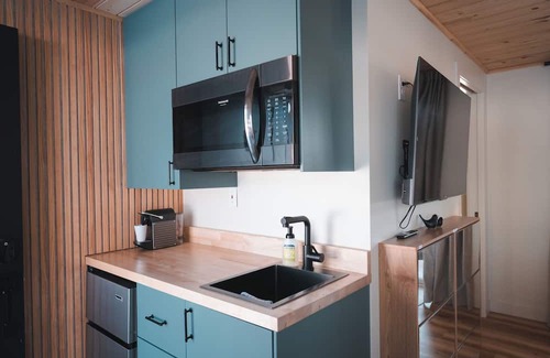 Center City Casa | Nordic Harbor | Room 1 | Acorn Oak