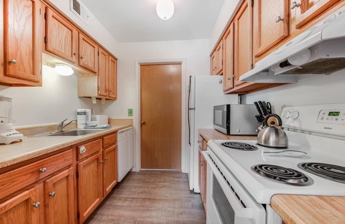 Port Aransas Condominio | Roomy 1 BDRM Large Pool w/a Private Courtyard and a 5 Min Walk to the Beach