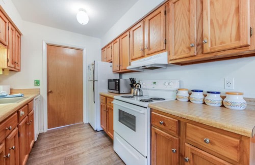 Port Aransas Condominio | Roomy 1 BDRM Large Pool w/a Private Courtyard and a 5 Min Walk to the Beach
