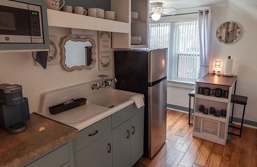 Downtown Casa | Cozy 1-bedroom house in Sheboygan walking distance to the lake and downtown.