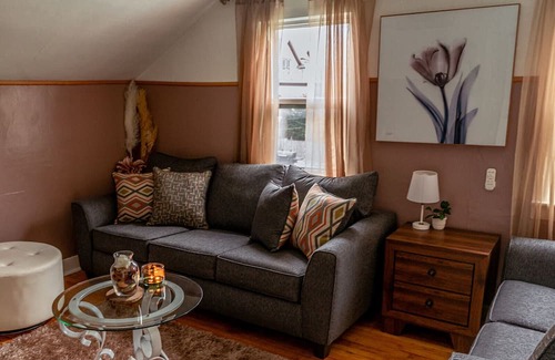 Downtown Casa | Cozy 1-bedroom house in Sheboygan walking distance to the lake and downtown.