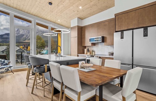 Teepee Town Casa | Scenic Views in a Luxurious Townhouse