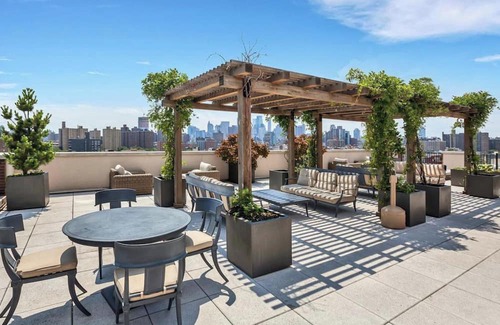 Ukrainian Village Apartamento | Spacious Modern East Village Apartment - Luxury Elevator Building