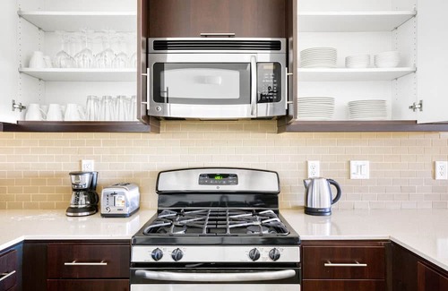 Del Rey Apartamento | Deluxe Marina del Rey 2BR w/ Pool & Gym, steps to beach, by Blueground
