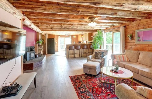 De Lancey Chalet De Esquí | Relax in the Catskills: Spacious 4-Bedroom Chalet for 9 guests in a remote area.