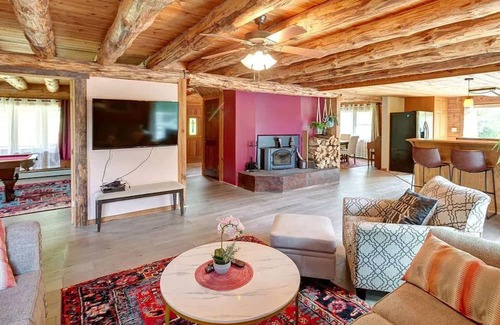 De Lancey Chalet De Esquí | Relax in the Catskills: Spacious 4-Bedroom Chalet for 9 guests in a remote area.