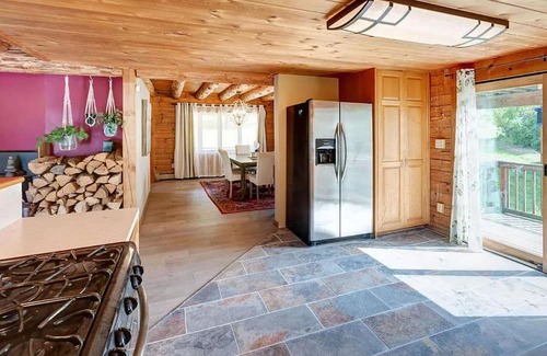 De Lancey Chalet De Esquí | Relax in the Catskills: Spacious 4-Bedroom Chalet for 9 guests in a remote area.