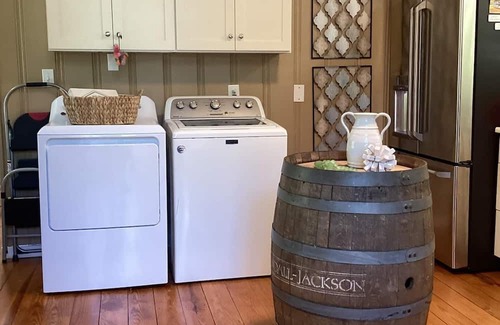Pawleys Island Casa | Cute cottage in Pawleys with 2 queen beds and 2 full baths that allow pets!