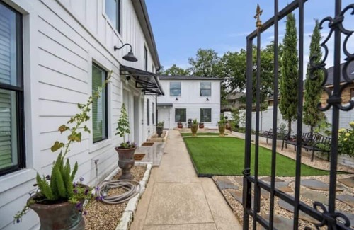South Central Houston Apartamento | 2BD Spacious Retreat Free Parking, Gym, Near Downtown