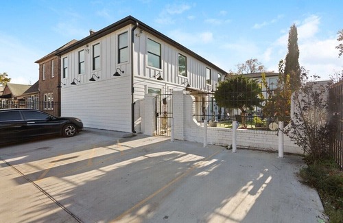 South Central Houston Apartamento | 2BD Spacious Retreat Free Parking, Gym, Near Downtown