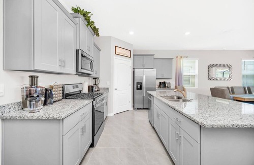 Loughman Casa | Spectacular Family Home with Pool and Spa-7704OML