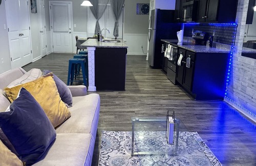 Union City Casa | Welcome To Your Home Away From Home ! Hosted by The Maeberrys! Metro Atlanta
