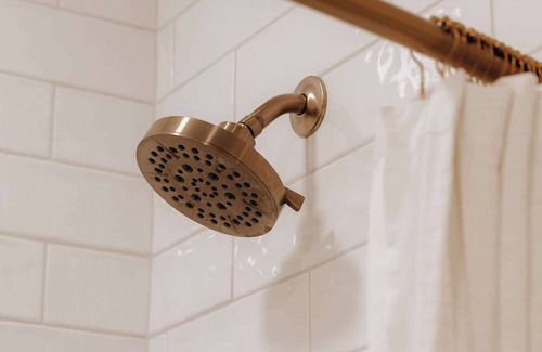 Elk Rapids Apartamento | Guestroom - 2 Queens