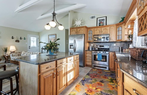 Brigantine Casa | Brigantine Comfort, walk to the beach or bay. Dog friendly!