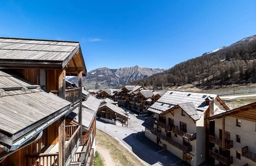 Les Orres Apartamento | Les Chalets De Bois Méan - A - Beautiful mountain apartment in the Orres 1800