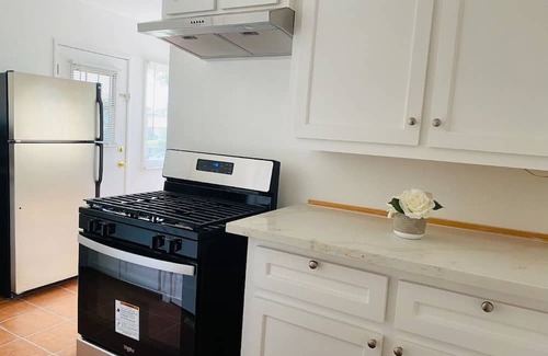 Monterey Park Casa | LOS ANGELES CHERRY BLOSSOM- HEART OF MONTEREY PARK