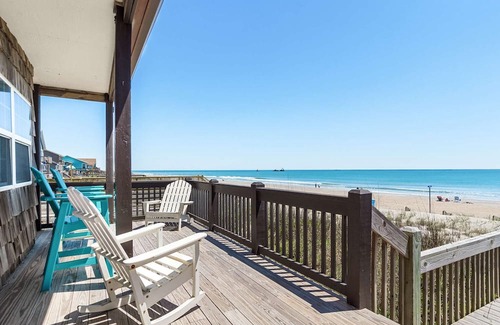 Emerald Isle Casa | Beautiful Oceanfront Beach Townhouse
