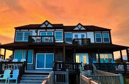 Emerald Isle Casa | Beautiful Oceanfront Beach Townhouse